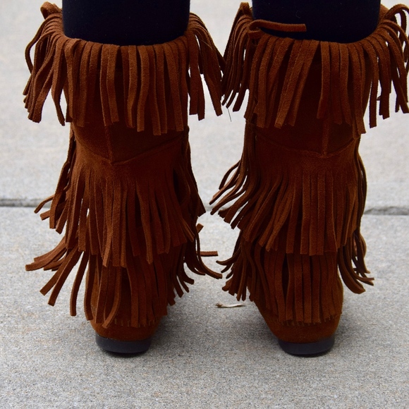 NWOT Minnetonka - Triple Tier Fringe Boots - Picture 2 of 4